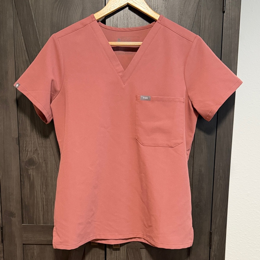 FIGS Women's V-Neck Scrub Top in Dusty Rose